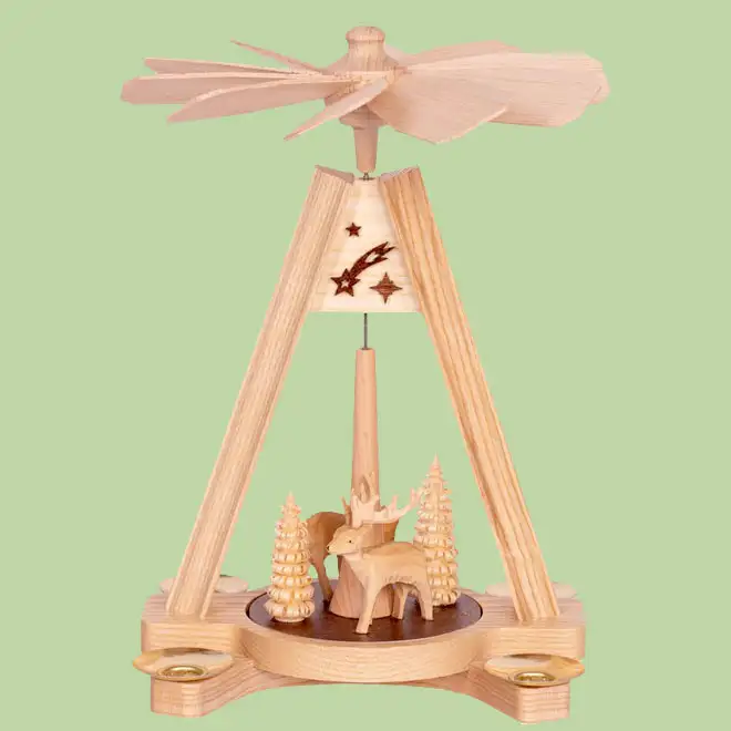 Grafik: Weihnachtspyramide mit Waldmotiv