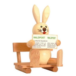 Wagner Osterhase sitzend mit Zeitung