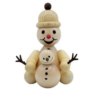 Wagner Schneemann Junior sitzend mit Schneemann